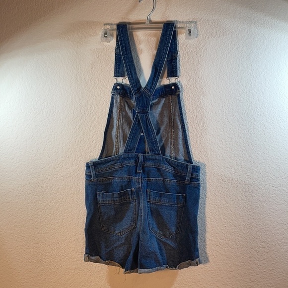 DISTRESSED TINSELTOWN RIPPED CUFFED DENIM SHORTALLS - SIZE MEDIUM - Picture 9 of 16
